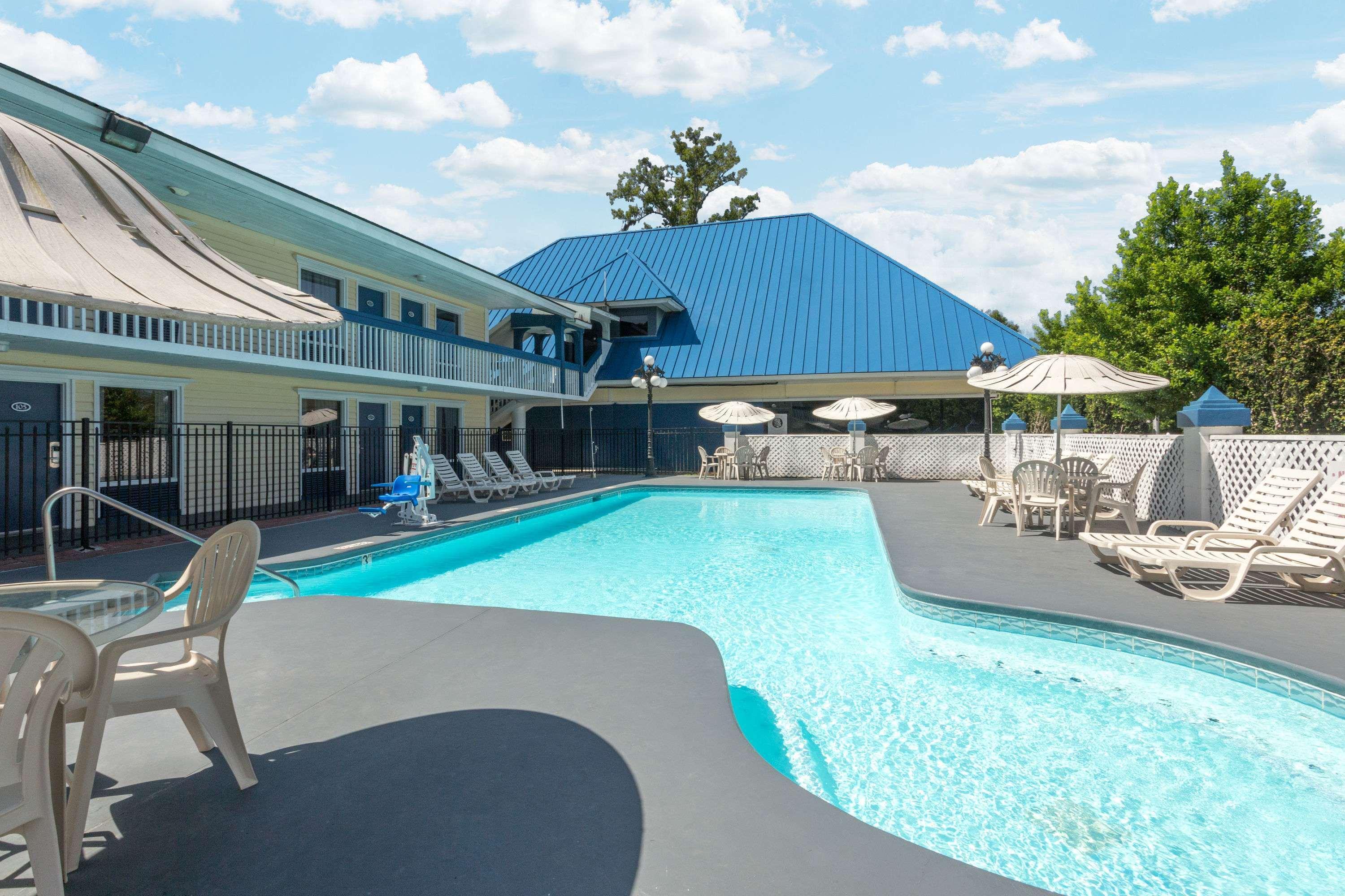 Days Inn By Wyndham Savannah Airport Экстерьер фото
